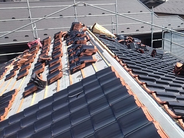 新しい瓦の施工